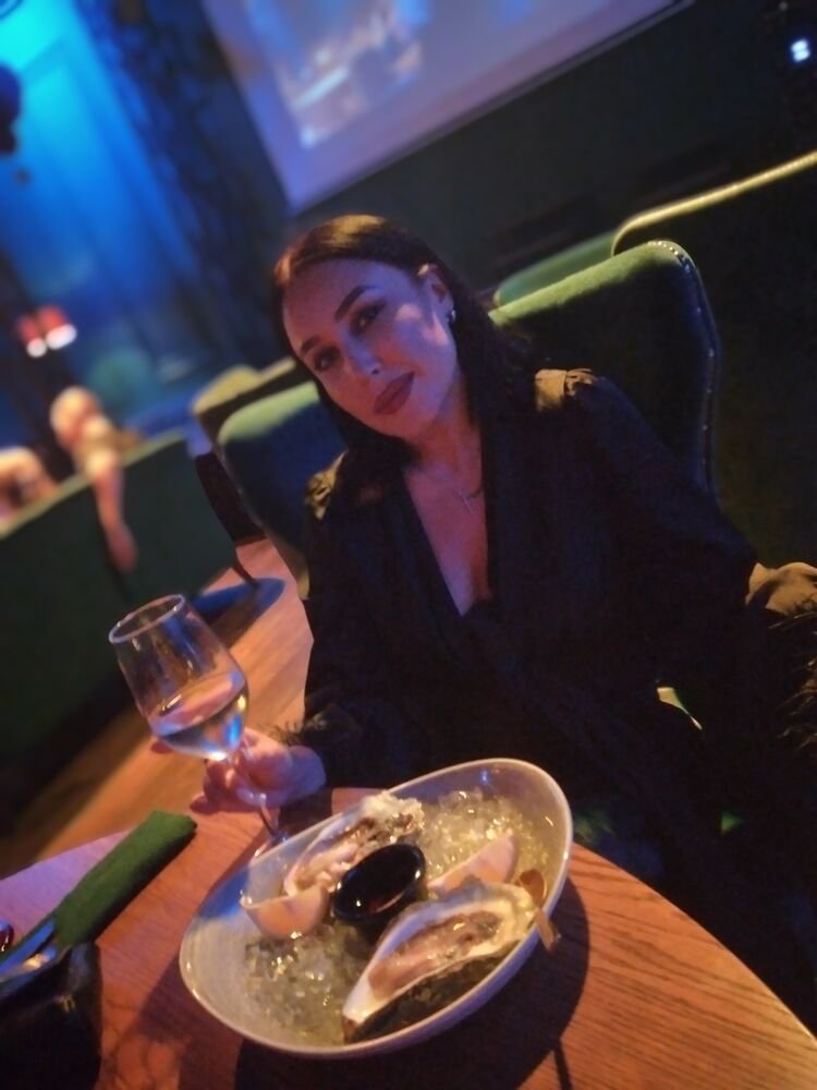  ,   Julia, 37 ,     , c 