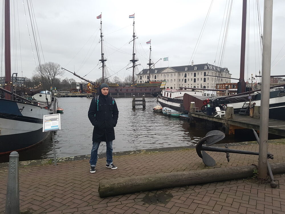  11522107  Aleksandr, 37 ,    