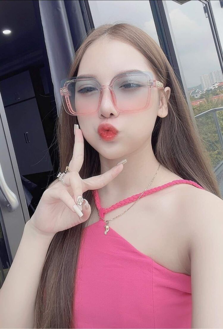  ,   Lynne, 24 ,   ,   