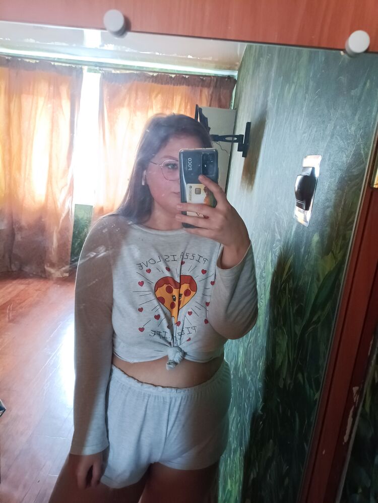  ,   Marina, 23 ,     