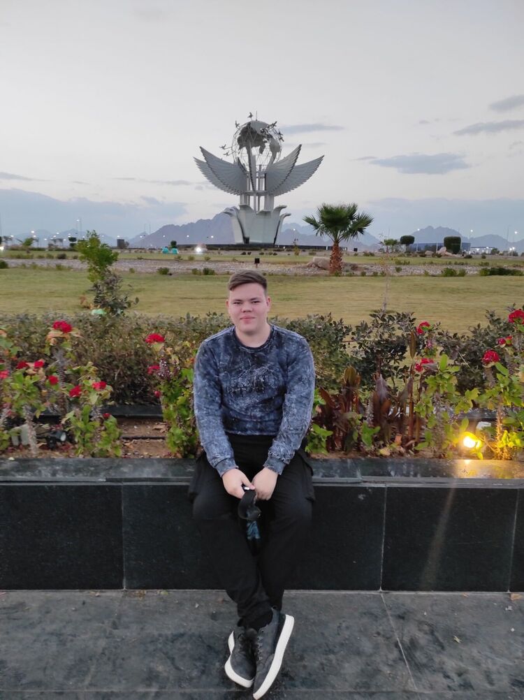  ,   Anton, 21 ,   ,   , c 