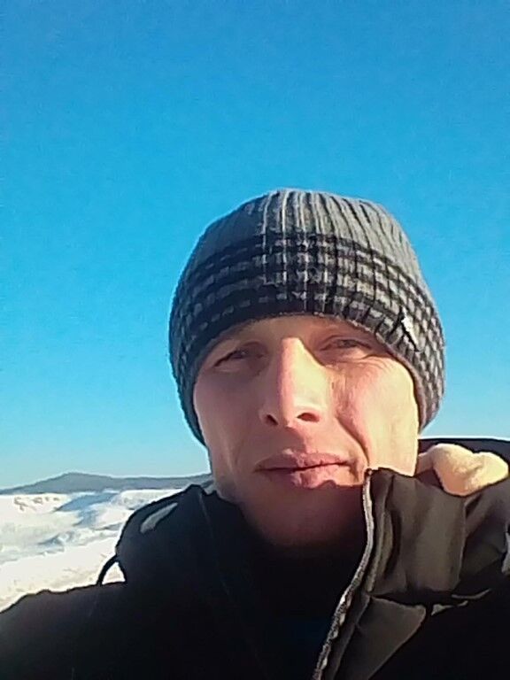  11209597  Artem, 42 ,    