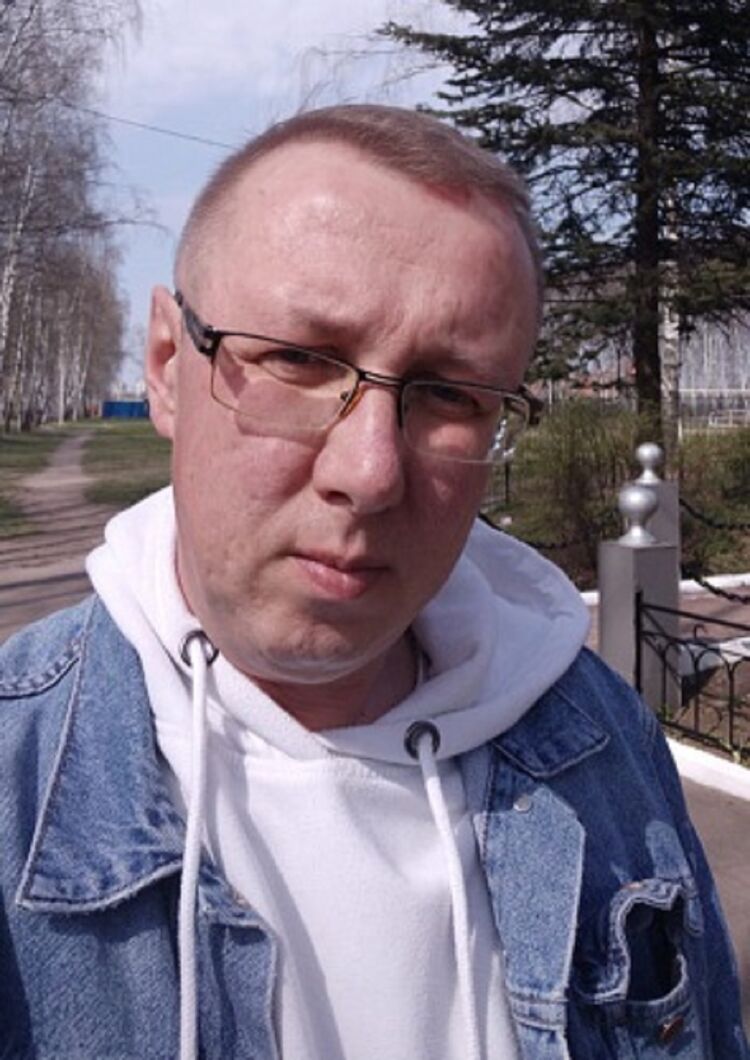  38653047  Oleg, 49 ,    
