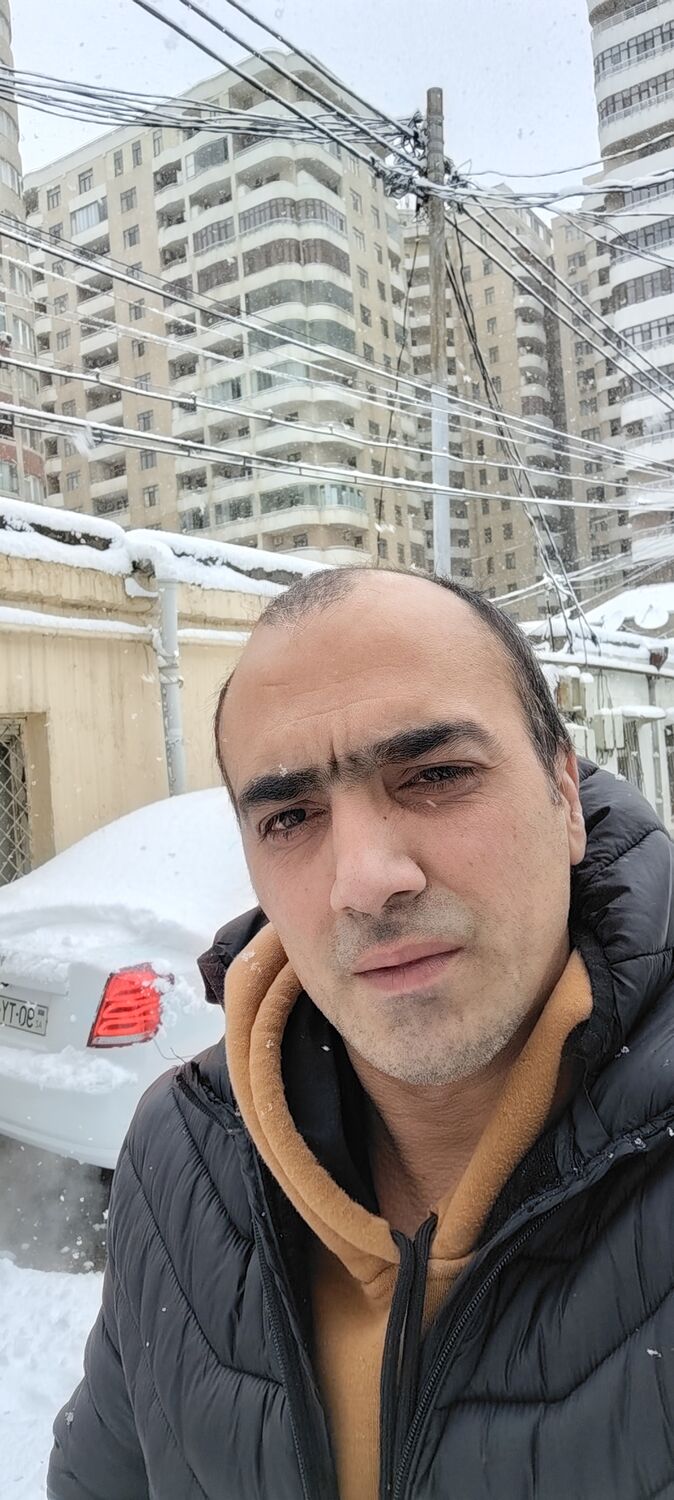  49536657  Ali, 44 ,    