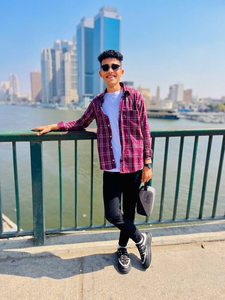  49426437  Yousef, 20 ,    Lambeth