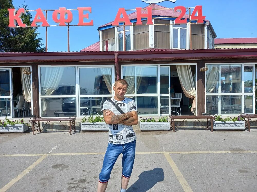  50411787  Sasha, 44 ,    -
