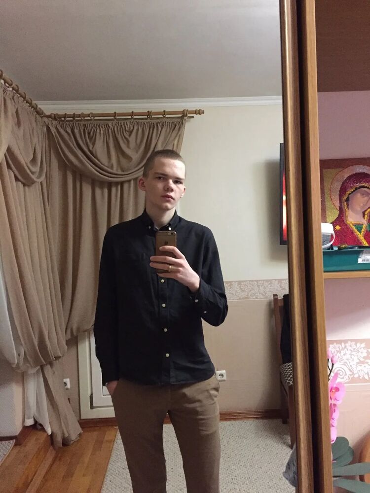  45128867  Paul_Hirche, 22 ,    