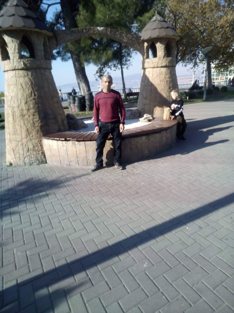  37417797  Davit, 48 ,    