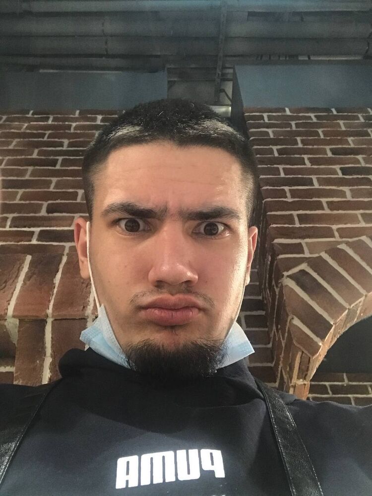  30412507  Aleksei, 23 ,    