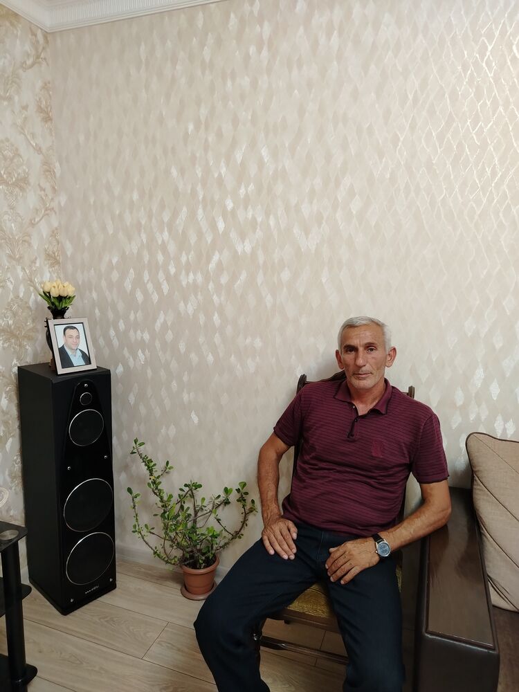  45303377  Araik, 54 ,    