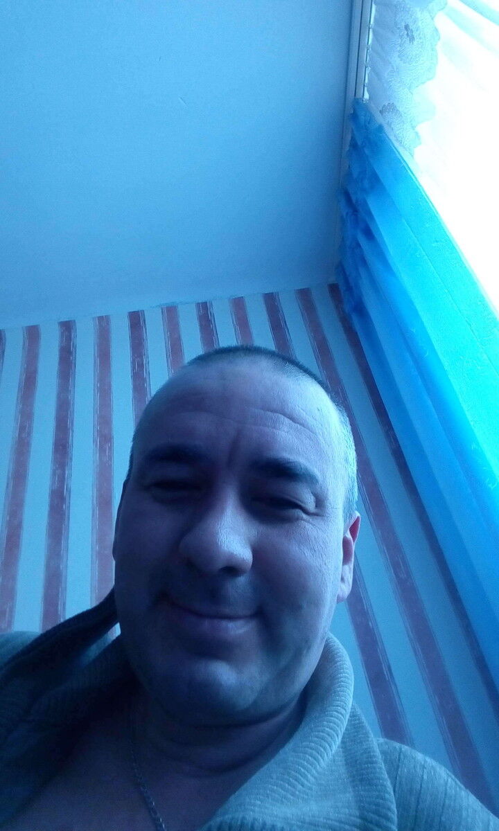  8764177  Ruslan, 48 ,    