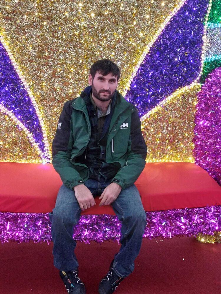  44098027  Gevor, 36 ,    