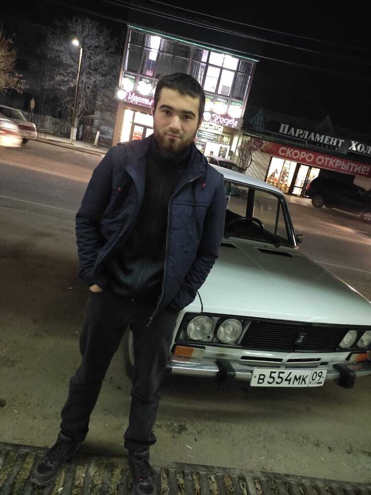  43575437  Hassan, 23 ,    