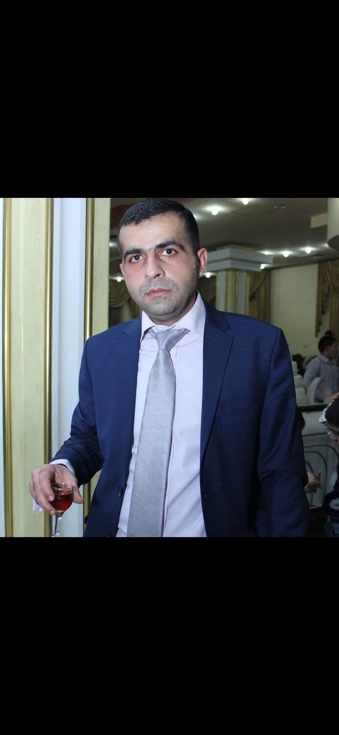  50356347  Armen, 44 ,    