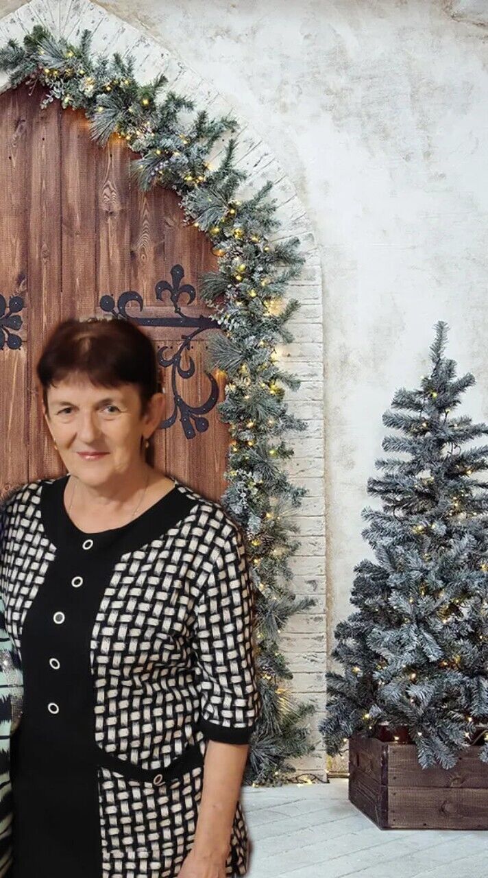  45942857  Elena, 61 ,    