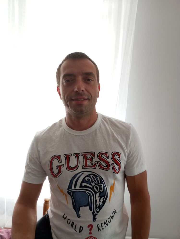  38415167  Artur, 41 ,    Warszawa