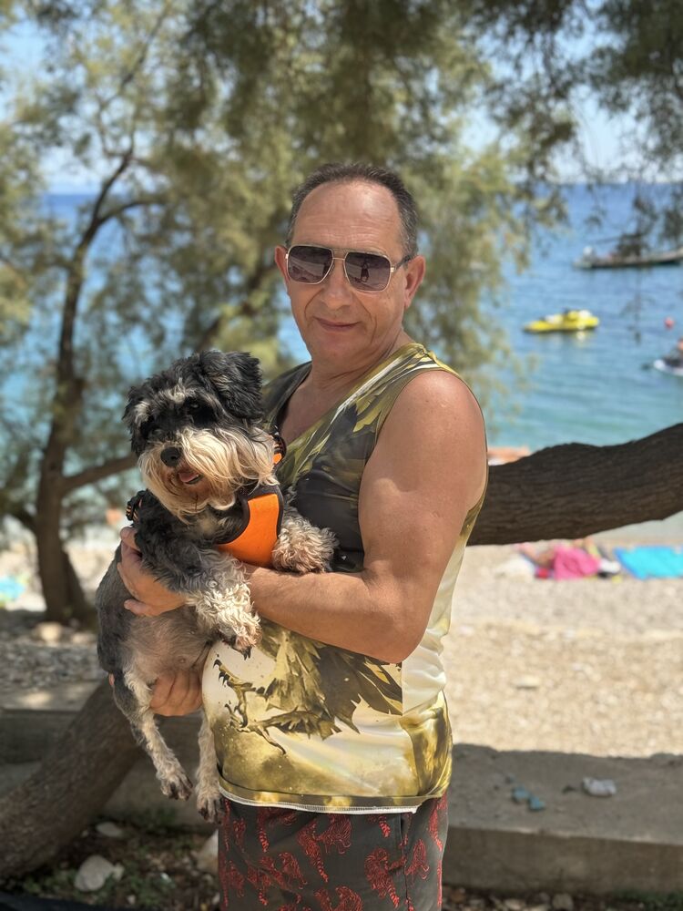  53682927  Albert, 63 ,    