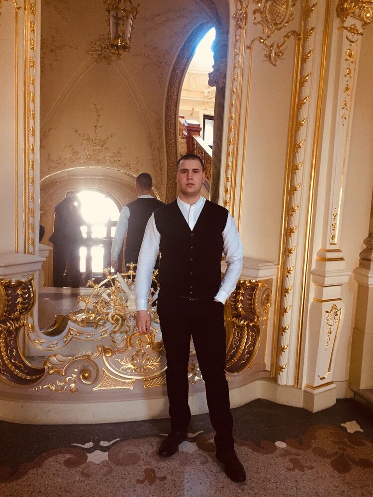  15345827  Vlad, 29 ,    