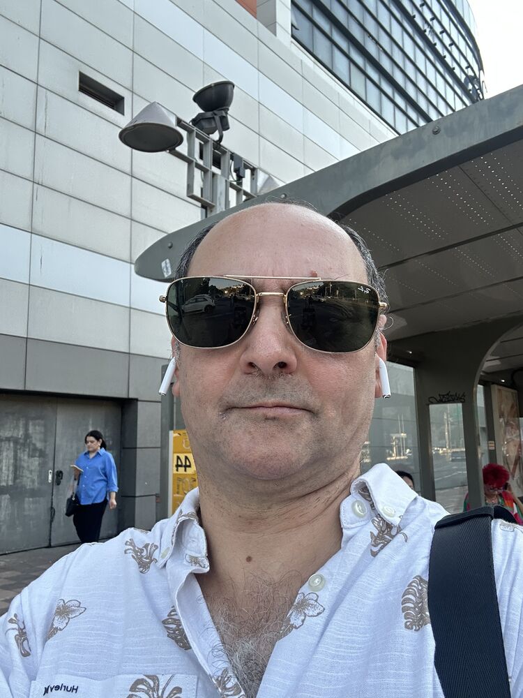  53334197  Eduard, 53 ,    