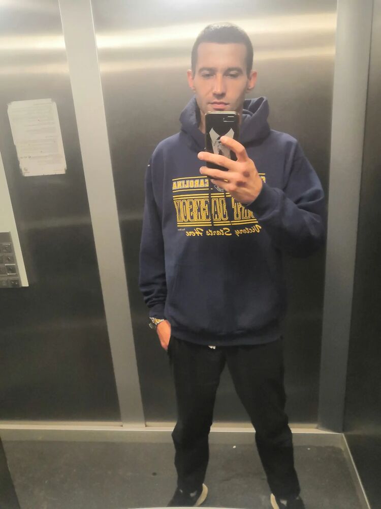  53312857  Ivan, 31 ,    