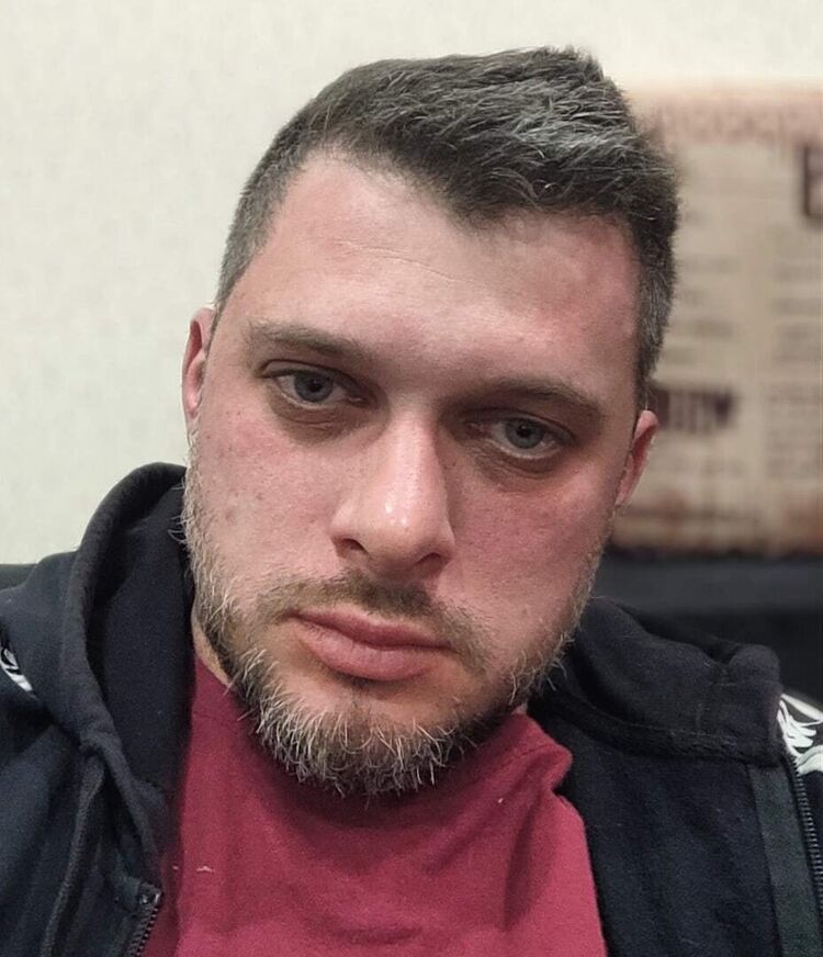  31112677  Vladimir, 37 ,    