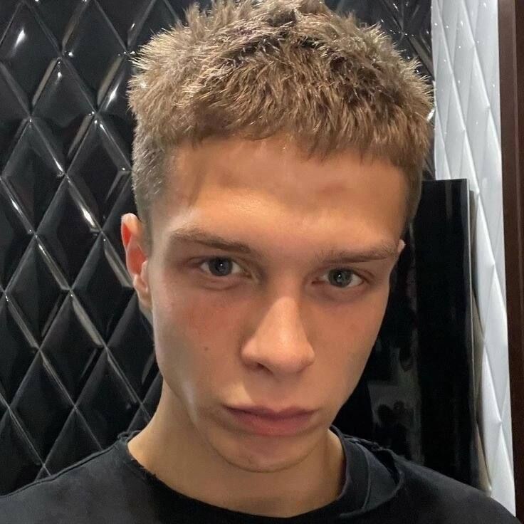  45696737  Simon, 20 ,    -