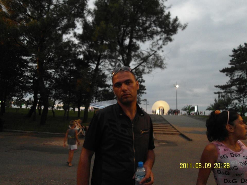  6079857  Maks, 41 ,    