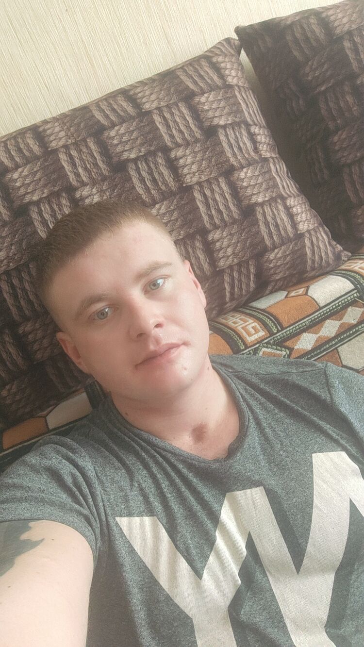  45746047  Stanislav, 30 ,    