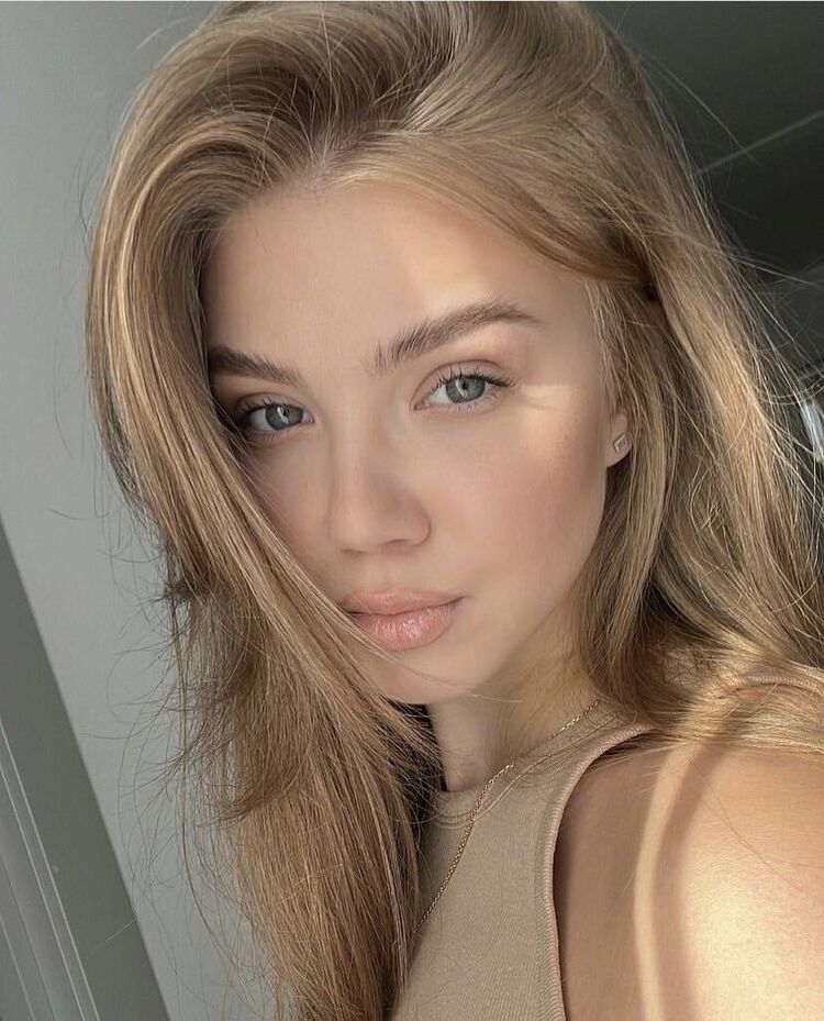  32842117  Alina, 24 ,    