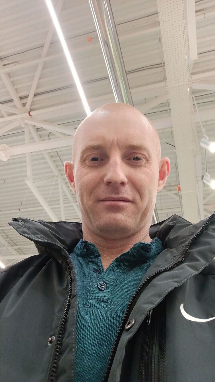  35209267  STANISLAV, 39 ,    