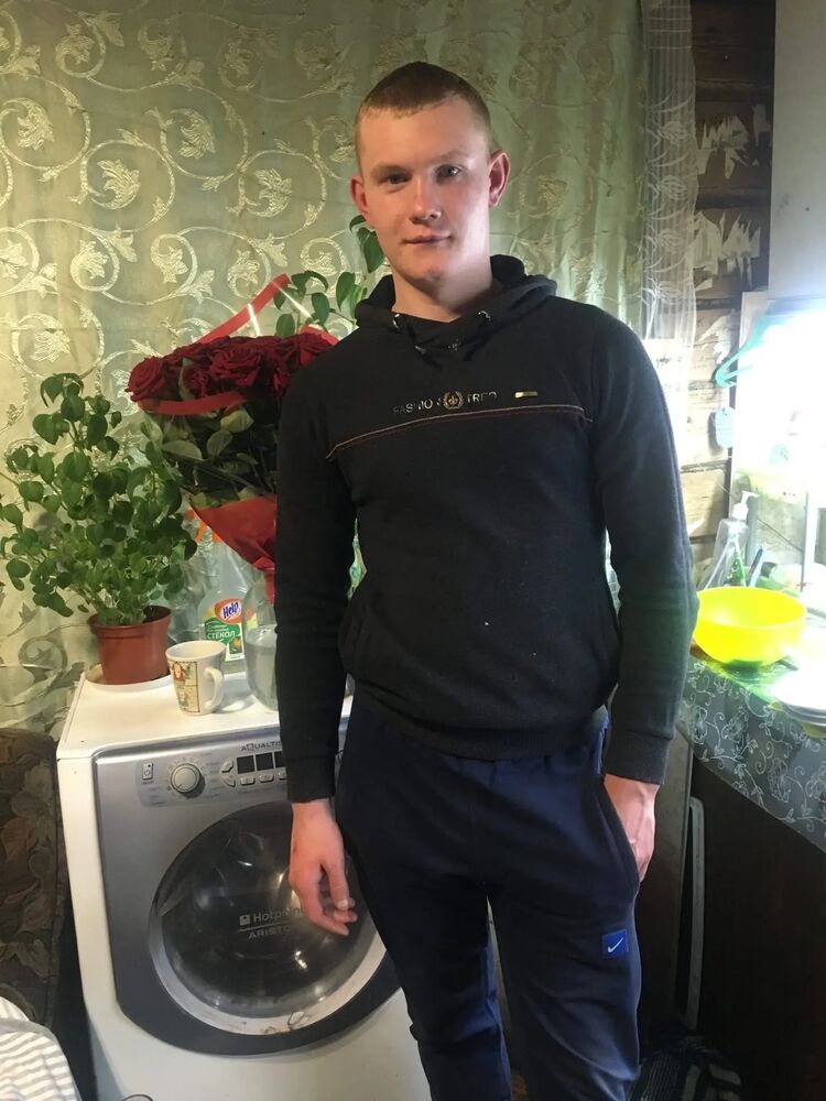 42015597  Sergey, 24 ,    
