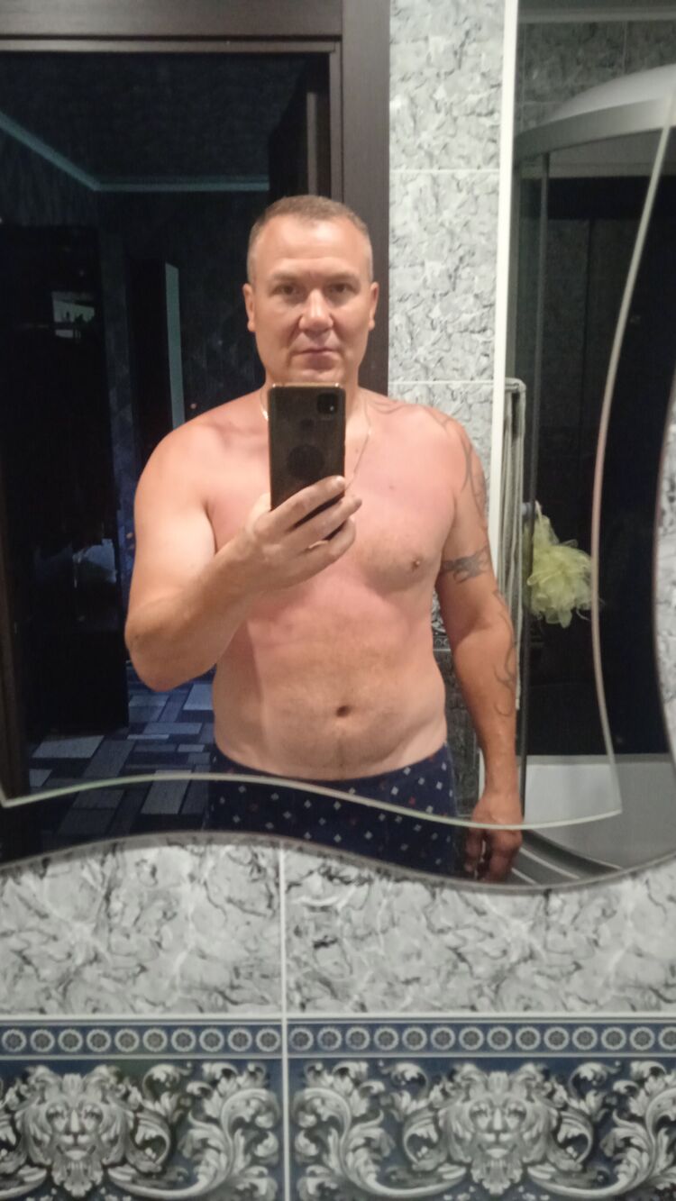  31888897  Dmitrii, 46 ,    