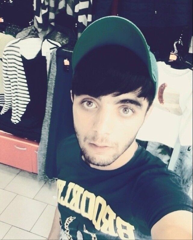  8757587  Narek, 31 ,    