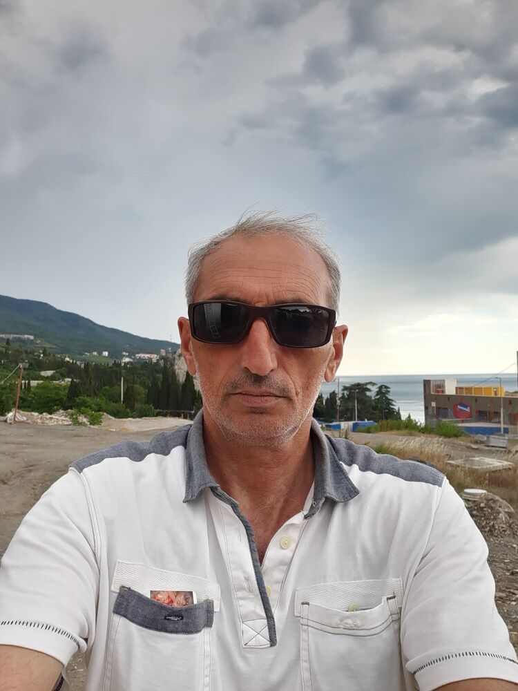  29813387  Viktor, 51 ,    
