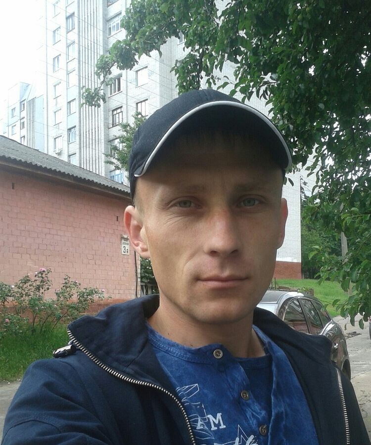  9696757  Sergei, 39 ,    