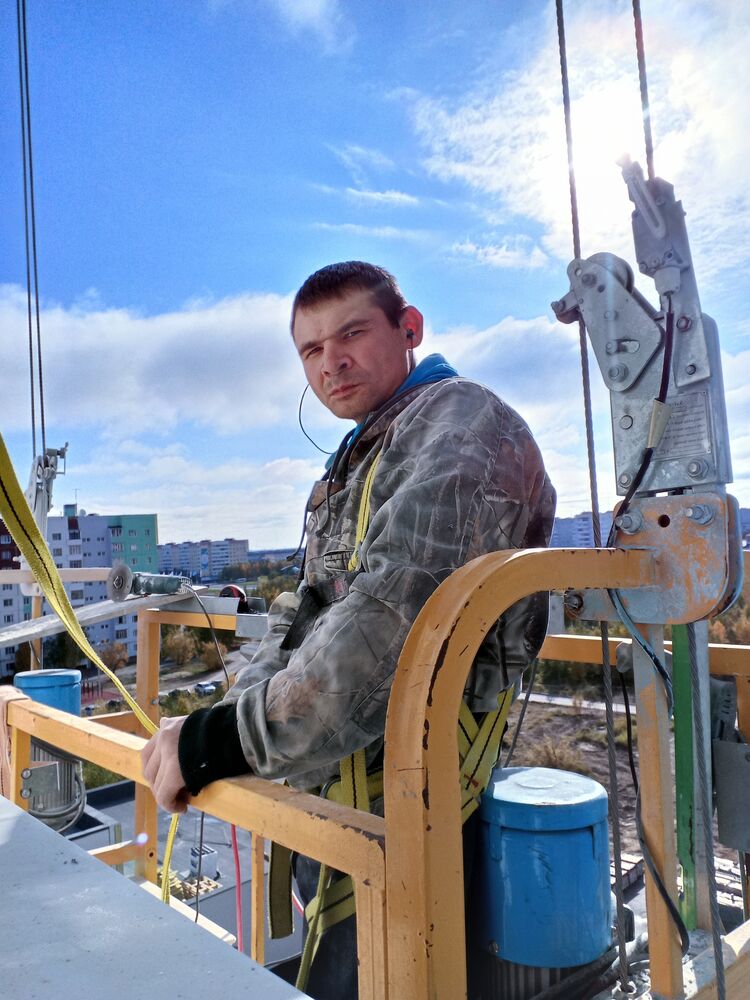  52425047  Evgenii, 37 ,    