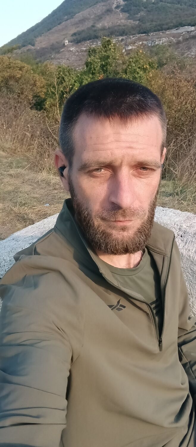  52869147  Roman, 39 ,    