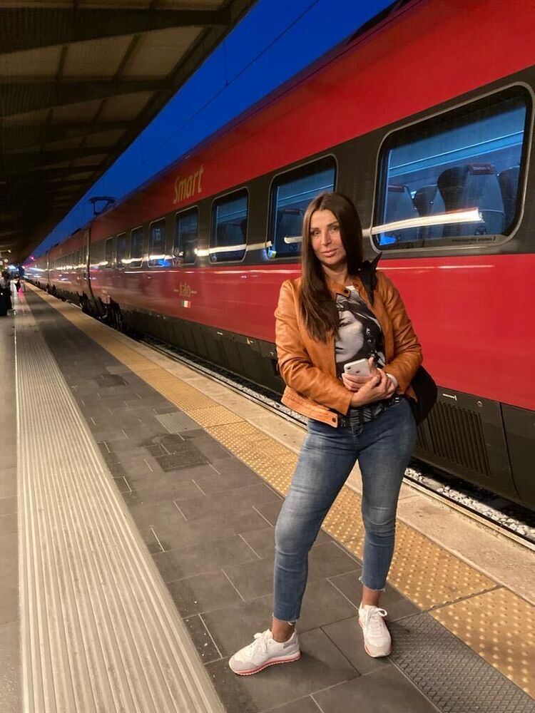  -,   Liliana, 57 ,     , c 