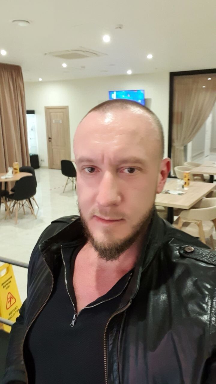  22827217  John, 39 ,    