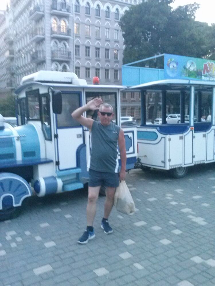  17220197  Andrei, 52 ,    