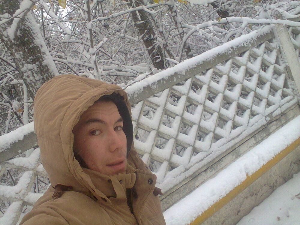 8720527  Alek, 31 ,    