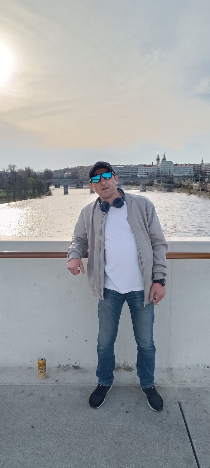  42303697  , 43 ,    Praha