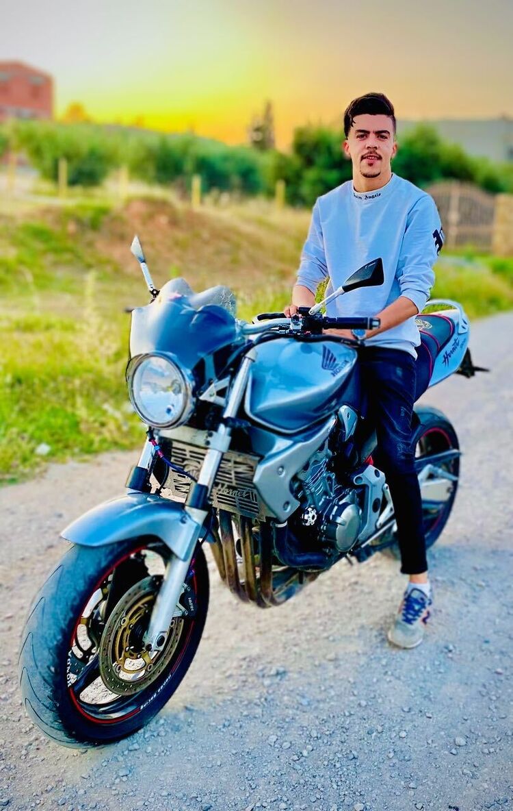  33982067  Hussain, 25 ,    Tunis