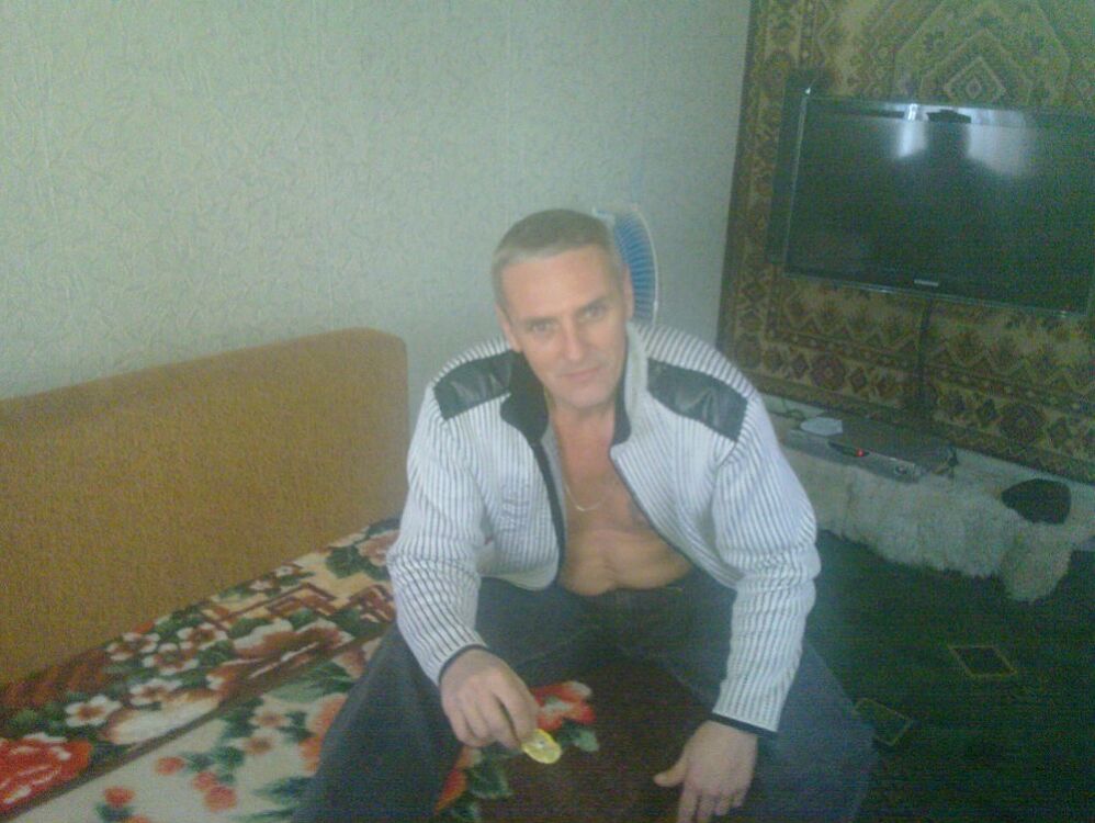 18392967  Dmitrii, 55 ,    