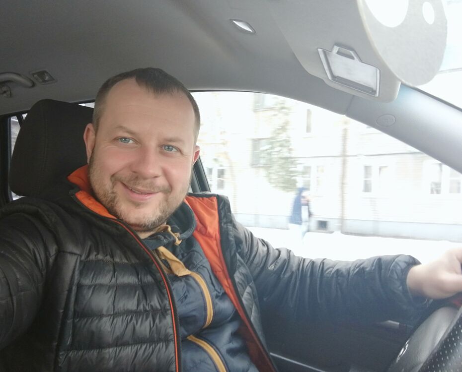  ,   Viktor, 41 ,   ,   