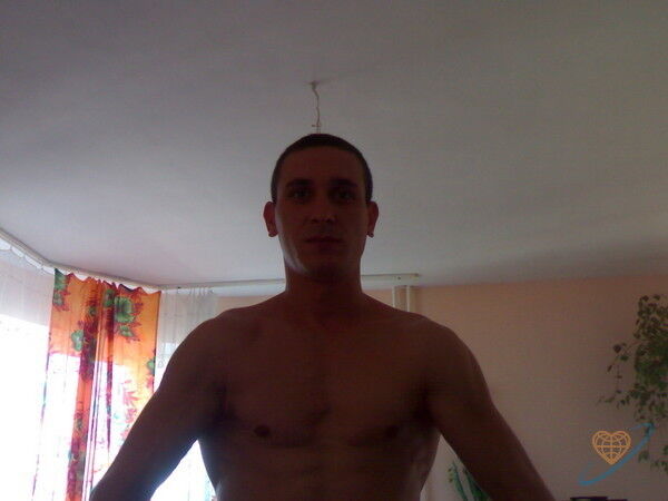  4502857  Maksim, 44 ,    