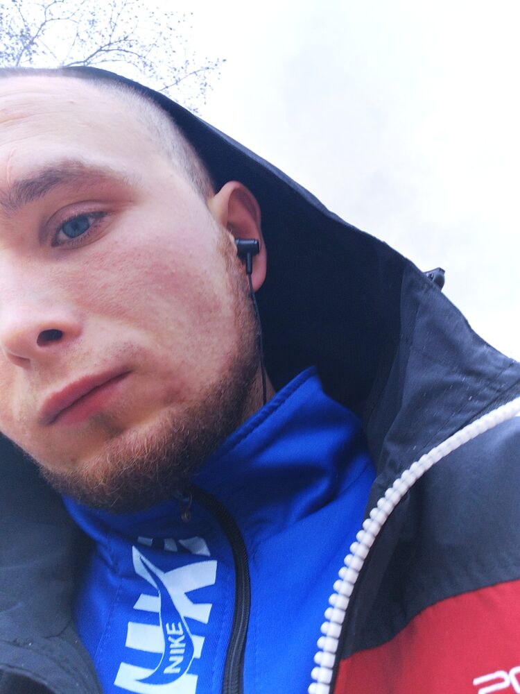  38176437  Alexander, 24 ,    