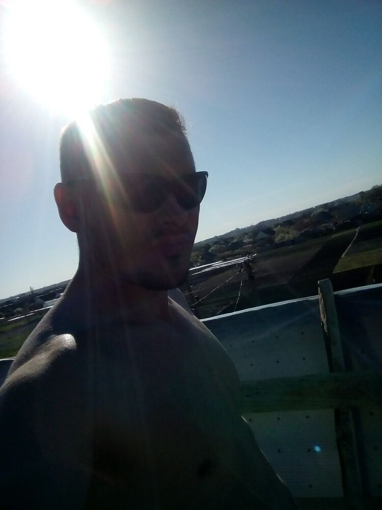  10308587  Erik, 45 ,    