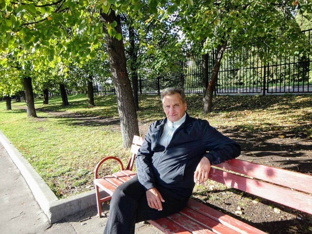  51693027  Petrovich, 52 ,    