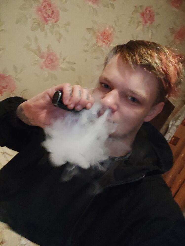  32870537  Robert, 27 ,    